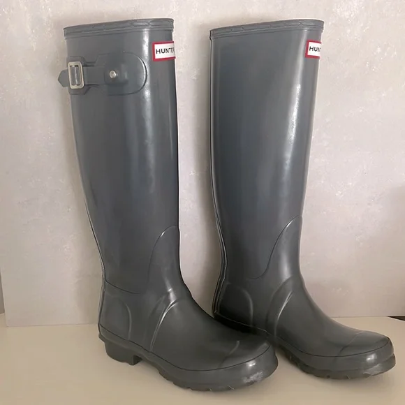 Hunter Tall Rain-boots in Gray Gloss Size 5 - Picture 2 of 9
